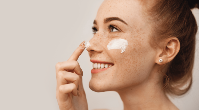 Creme viso: l’importanza della gestualità